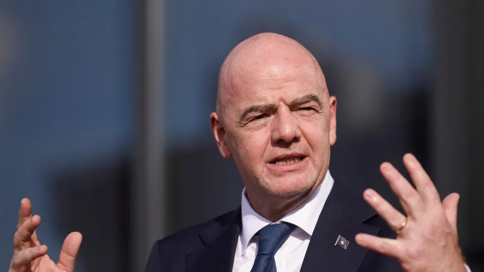 Infantino enfrenta crise na Fifa após recuo em plano de privatização da Copa
