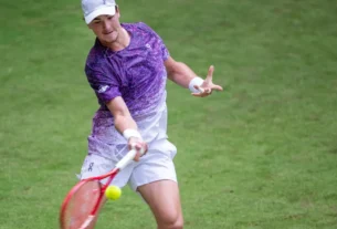 João Fonseca supera Tsitsipas e segue firme no Masters 1000 de Montreal