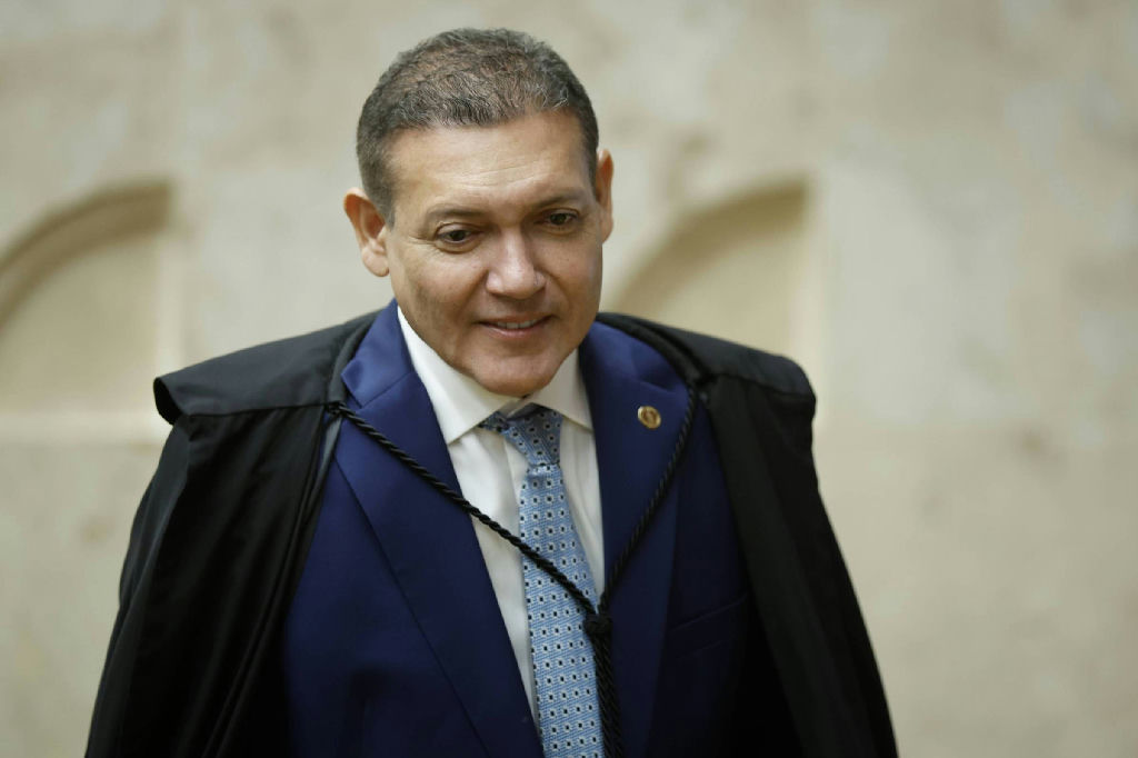 Kassio Nunes Marques defende urnas eletrônicas e alerta sobre desinformação eleitoral