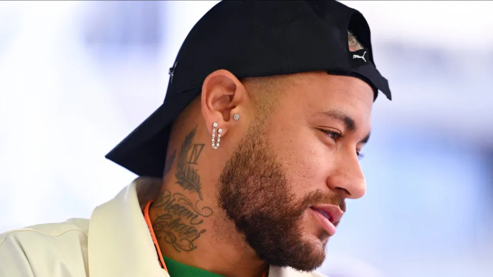 Leilão beneficente de Neymar gera dúvida sobre presença do craque em decisão do Santos
