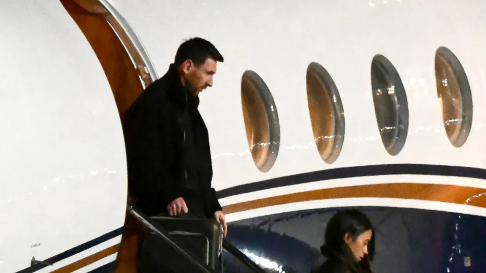 Lionel Messi desembarca na Argentina para o último adeus ao pai