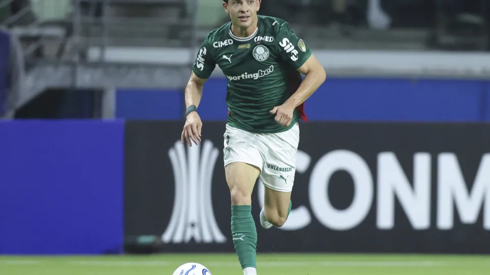 Napoli monitora Agustín Giay e Palmeiras avalia futuro de titular