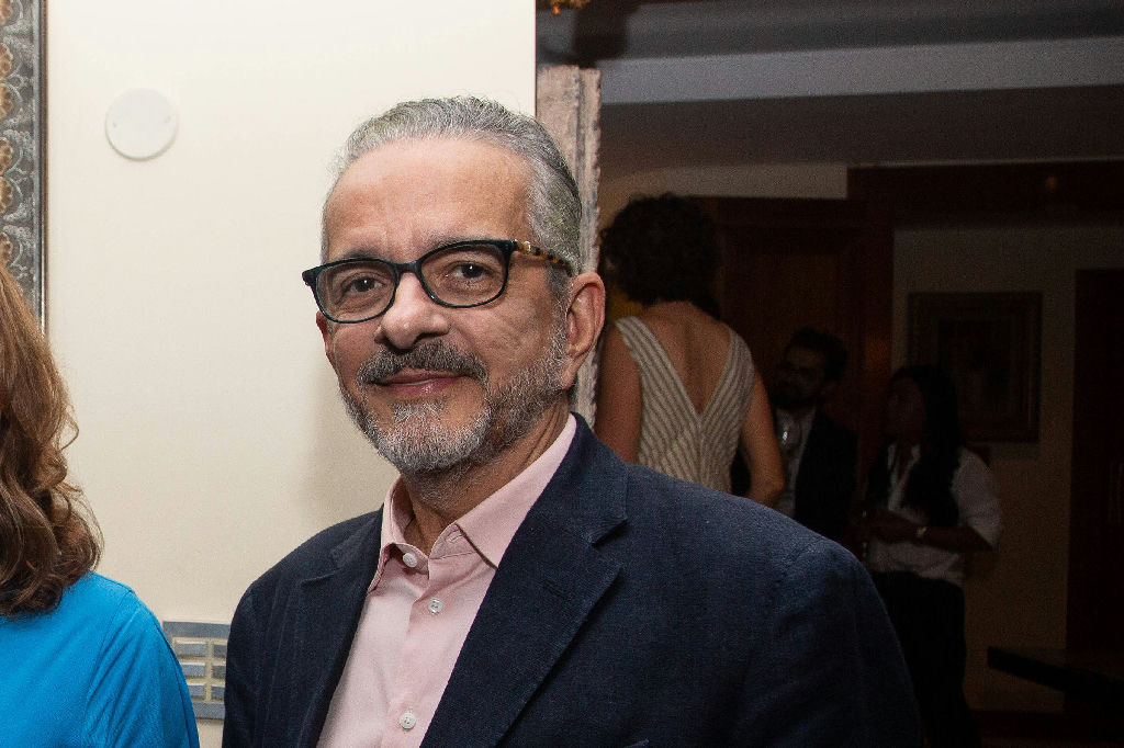 Novo livro mapeia como eleições municipais moldam o cenário político para 2026