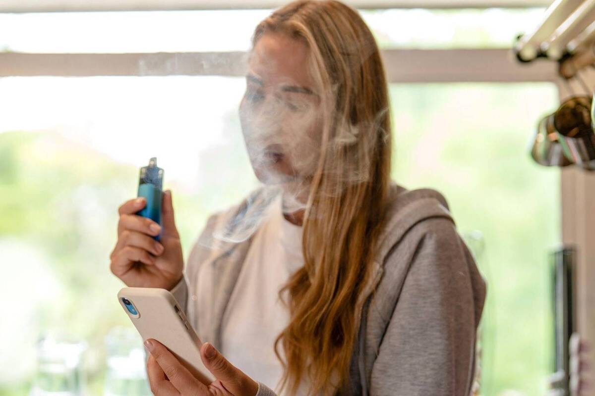 O alerta de médicos sobre o risco de cigarros eletrônicos para crianças e jovens