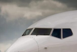 Ônibus atinge asa de Boeing 737 durante embarque no Aeroporto de Guarulhos
