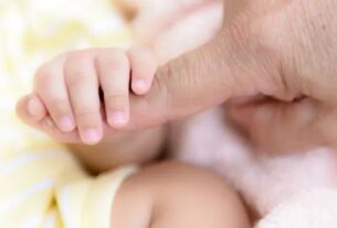 Pais que perderam bebê após parto induzido sem consentimento serão indenizados em R$ 300 mil