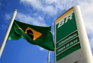 Petrobras dobra lucro no segundo trimestre de 2026 e distribui R$ 17,4 bilhões