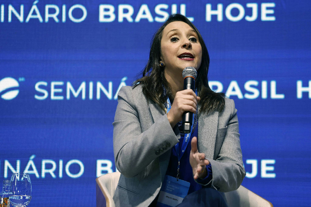 Podemos resiste à indicação de Renata Abreu como vice de Flávio Bolsonaro