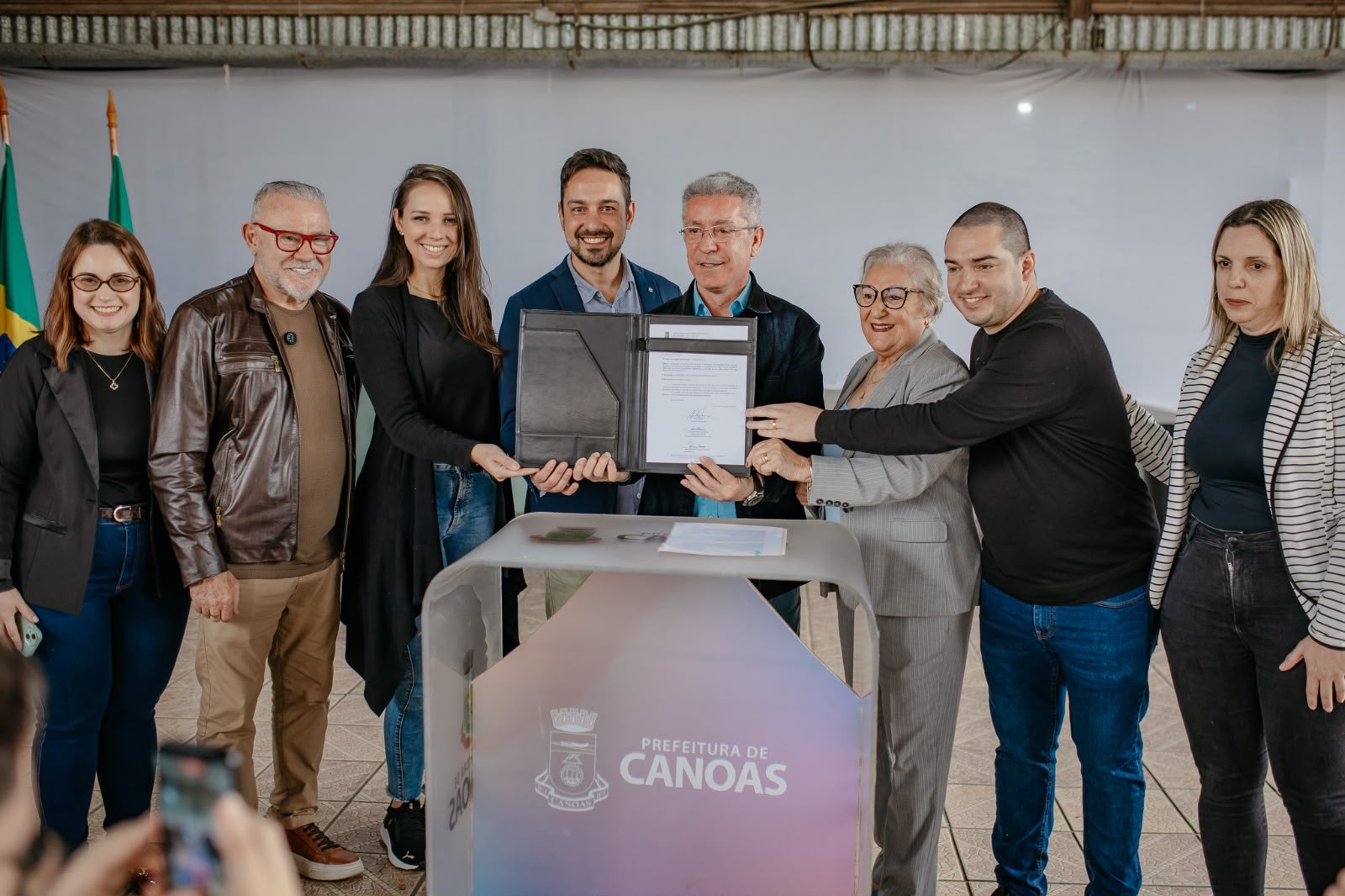 Prefeitura de Canoas assina Ordem de Início de Serviços para reforma da quadra e requalificação do pátio da EMEF Farroupilha