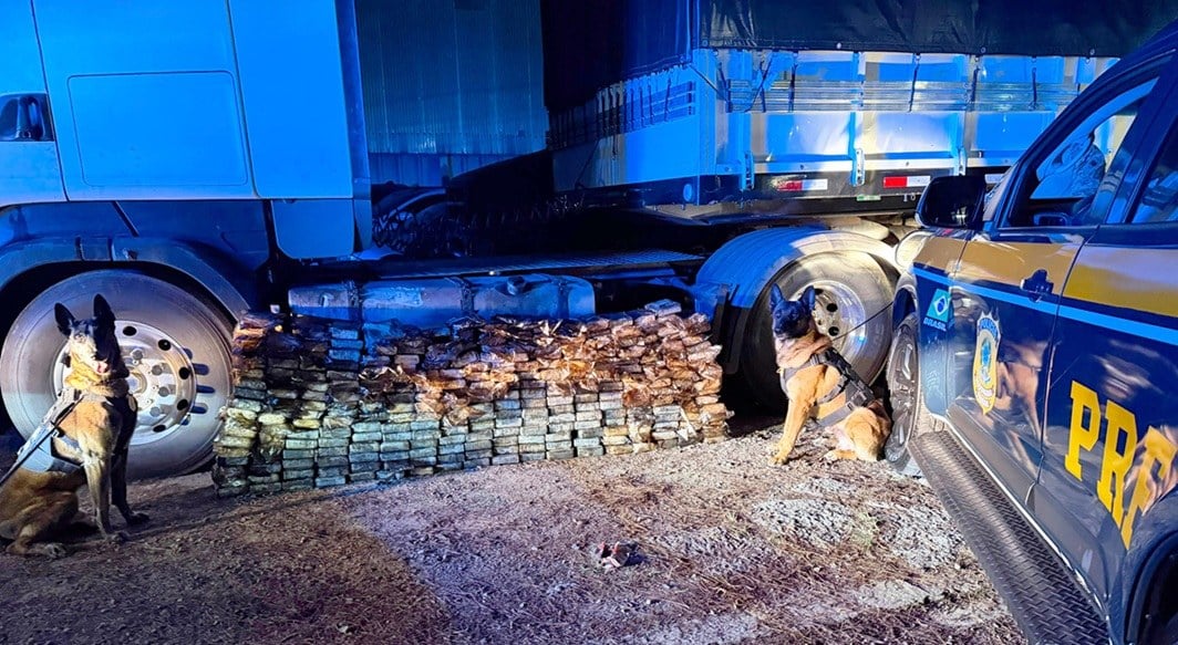 PRF apreende 298 quilos de cocaína escondidos em tanque de combustível no Paraná