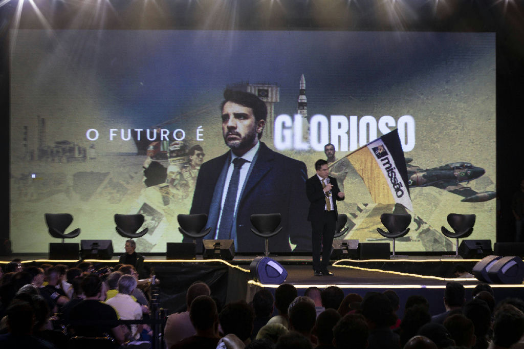 Renan Santos lança candidatura pelo Missão com discurso radical e ataques a adversários