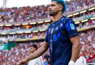 Ronald Araújo reforça Liverpool em negociação surpreendente com o Barcelona