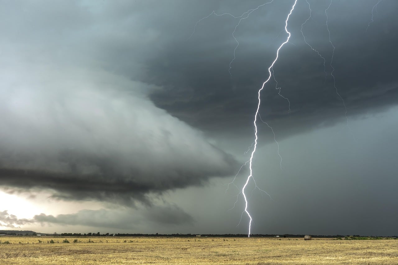 Sul se prepara para tempestades com a chegada de frente fria e ciclone extratropical