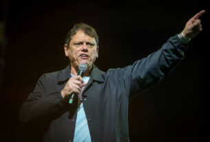 Tarcísio nega uso de boné de Trump e reafirma confiança no sistema eleitoral brasileiro