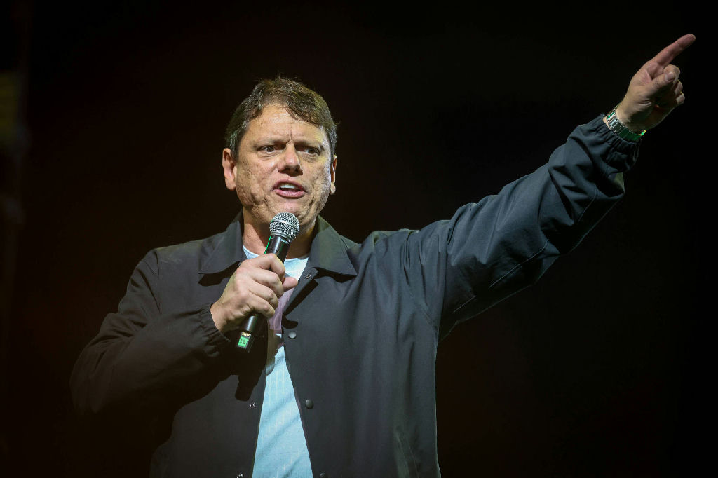 Tarcísio nega uso de boné de Trump e reafirma confiança no sistema eleitoral brasileiro