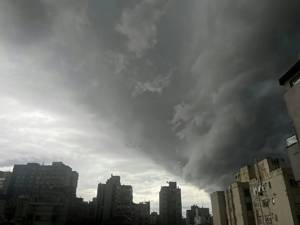 Temporal atinge 94 cidades gaúchas e deixa rastro de destruição no Rio Grande do Sul