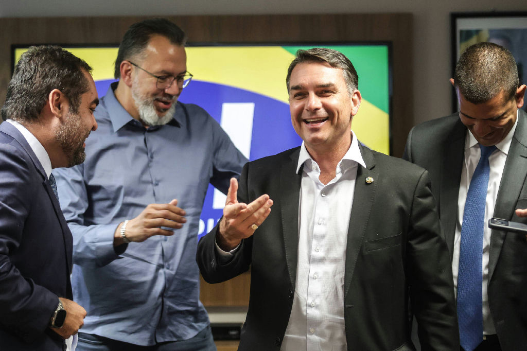 União Brasil rompe com PL no Rio e isola candidatura de Flávio Bolsonaro