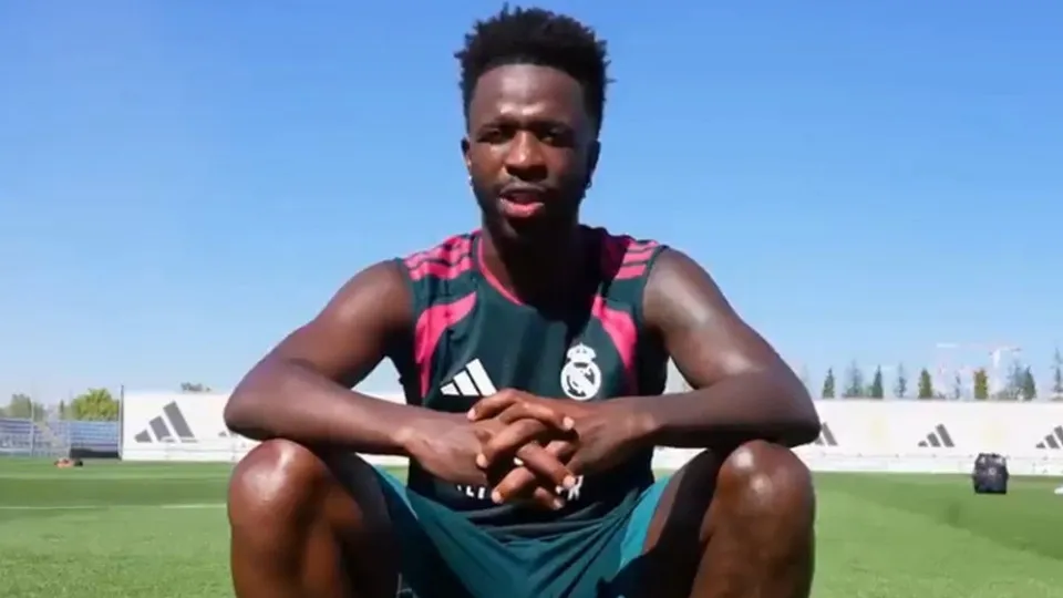 Vinícius Júnior retorna ao Real Madrid e detalha orientações de José Mourinho