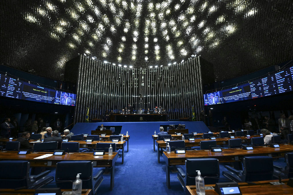 A persistência dos suplentes sem voto e o legado autoritário no Senado