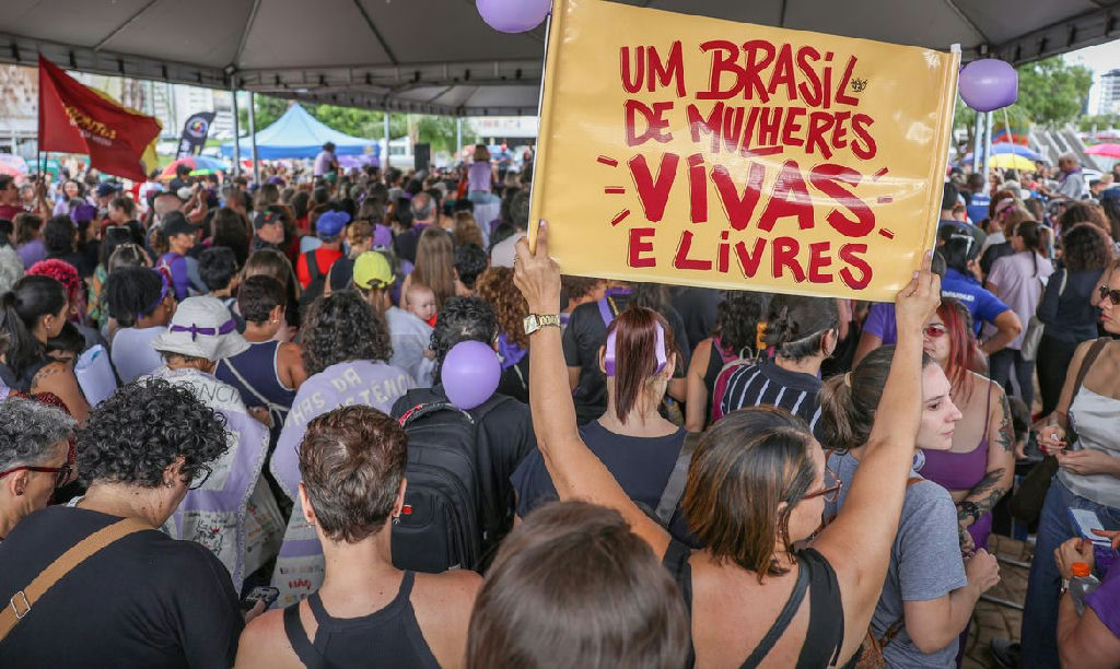 A violência impacta a rotina e as decisões de quase todas as mulheres brasileiras