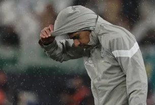 Abel Ferreira questiona exposição e critica arbitragem após Palmeiras perder liderança