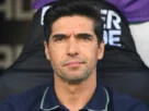 Abel Ferreira recebe suspensão de dois jogos após incidente com microfone