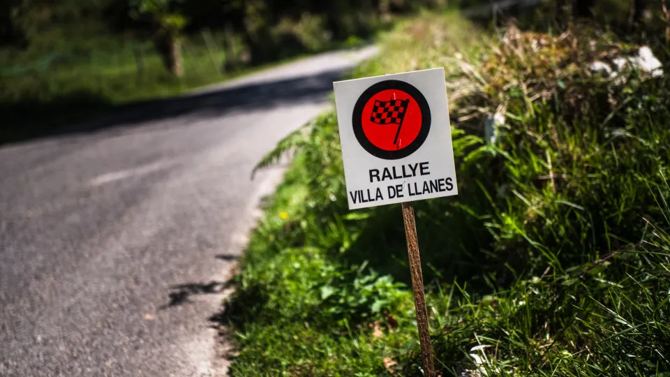 Acidente com fogo no Rallye Villa de Llanes mata a navegadora Soraya Barreiro, de 20 anos