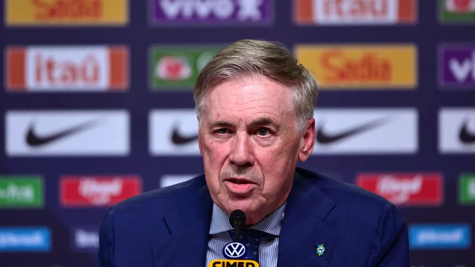 Ancelotti promove mudanças e testa Raphinha como falso 9 na seleção brasileira
