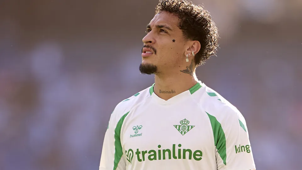 Antony detalha superação física e mental após temporada de dores no Real Betis