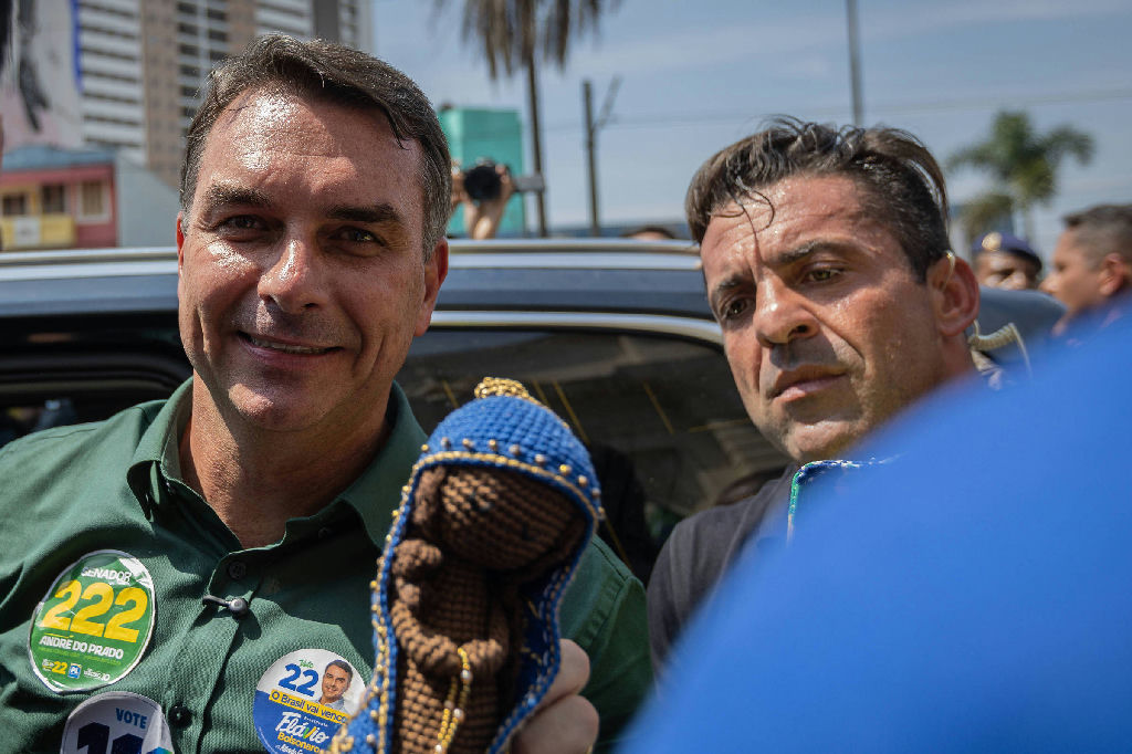Ataque à CNBB sinaliza mudança de estratégia de Flávio Bolsonaro na reta final