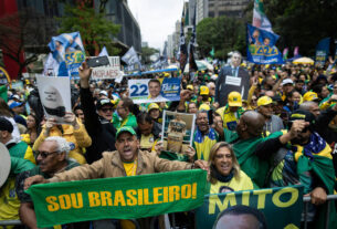 Ato na avenida Paulista reúne apoiadores de Bolsonaro em críticas ao STF