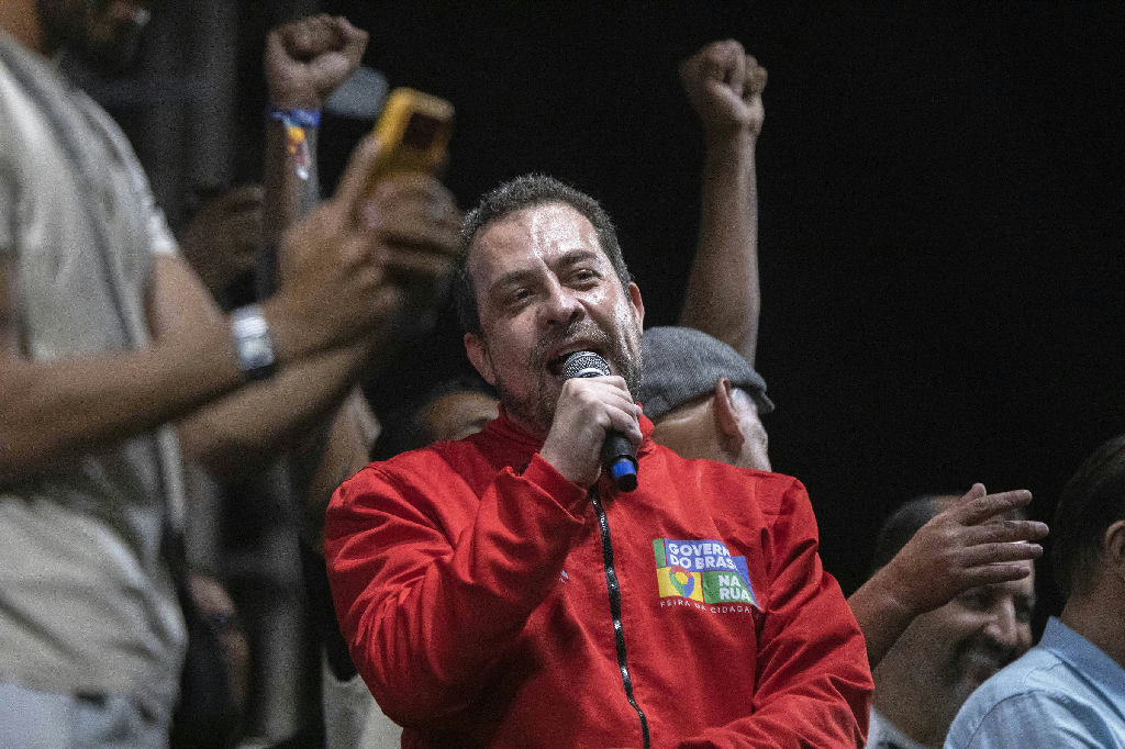 Boulos percorre periferias de São Paulo em mobilização por votos para Lula