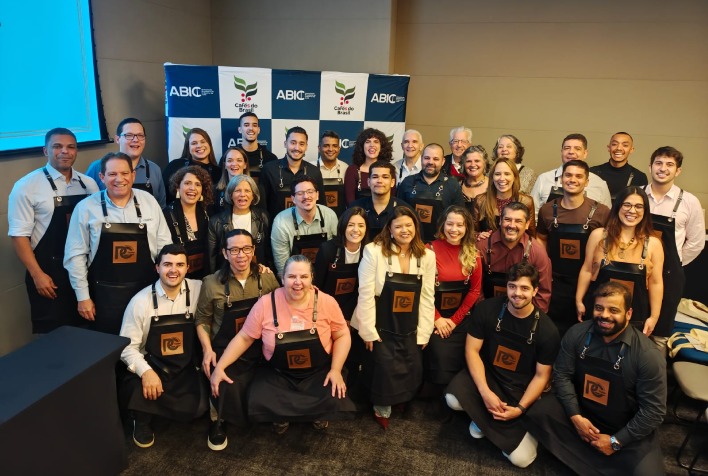 Brasil forma primeira turma de Rc-tasters e avança na padronização da qualidade do café torrado