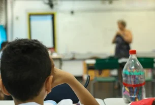 Brasil investe um terço do valor médio da OCDE por aluno, revela relatório