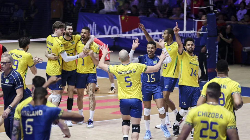 Brasil vence Colômbia e mantém 100% de aproveitamento no Sul-americano masculino de vôlei