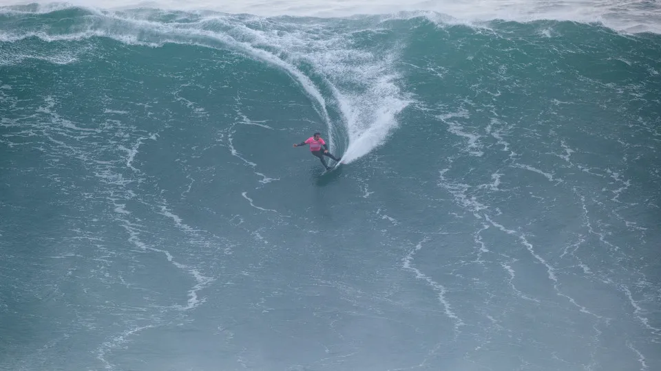 Brasileiros brilham no Big Wave Challenge e buscam novos recordes