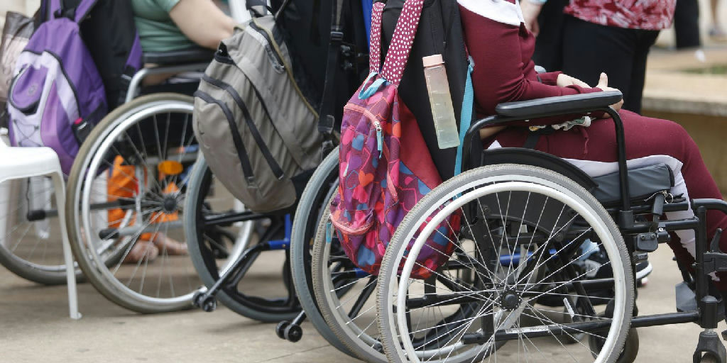 Censo do IBGE aponta que analfabetismo atinge 12 vezes mais pessoas com deficiência no Brasil