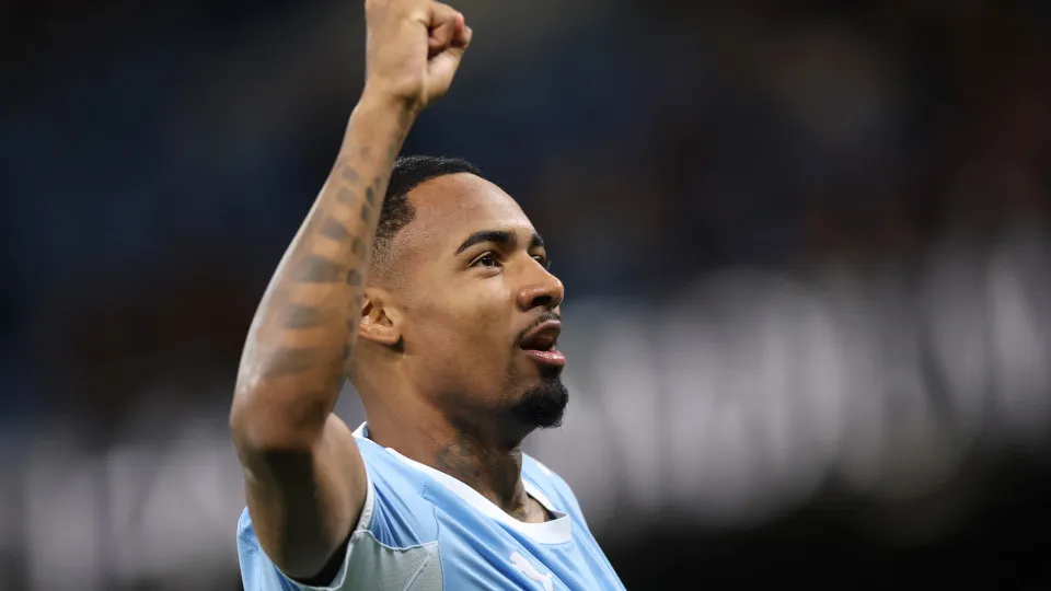 Com gol e assistência, ex-Palmeiras Allan brilha na goleada de 5 a 0 do City sobre o Norwich
