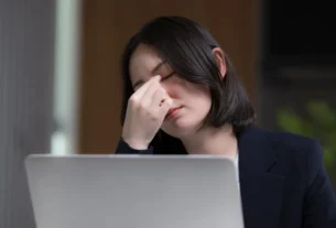 Como aliviar a fadiga ocular causada pelo uso prolongado do computador