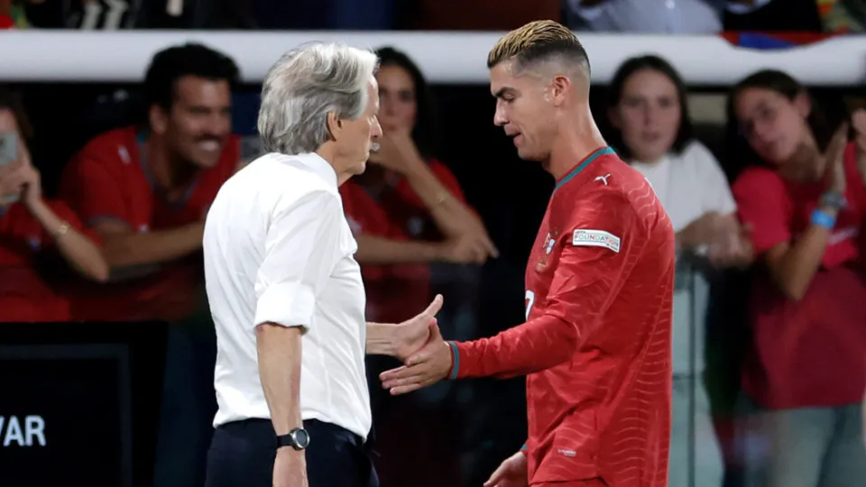 Cristiano Ronaldo e Jorge Jesus buscam trégua em reunião antes de duelo contra a Dinamarca