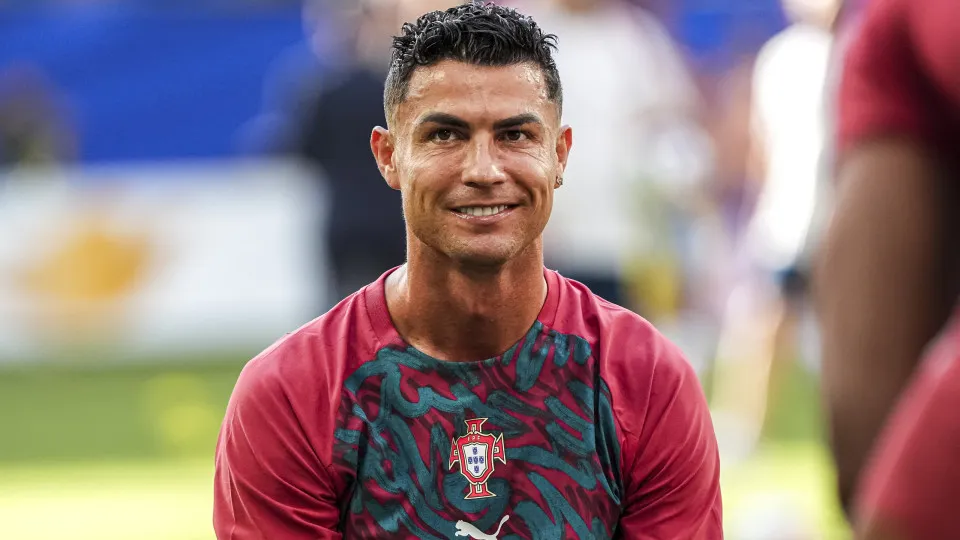 Cristiano Ronaldo enfrenta dilema sobre futuro na seleção portuguesa
