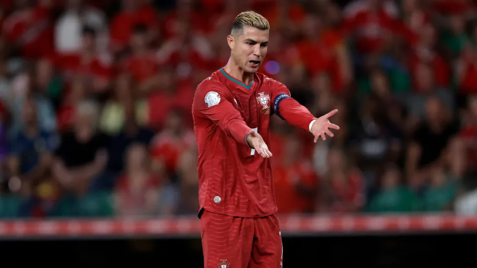Críticas a Cristiano Ronaldo na seleção portuguesa geram debate internacional