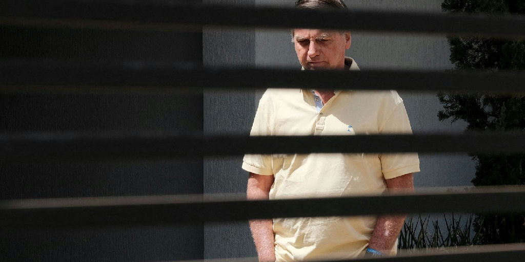 Defesa de Bolsonaro solicita ao STF suspensão de pena por tentativa de golpe