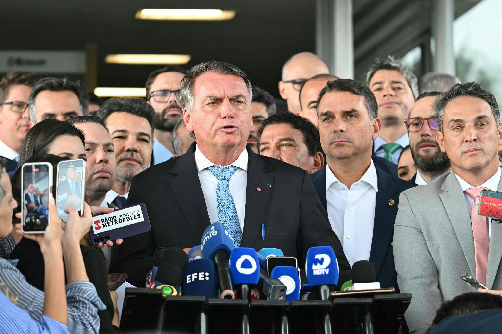 Defesa de Bolsonaro solicita suspensão de pena ao STF