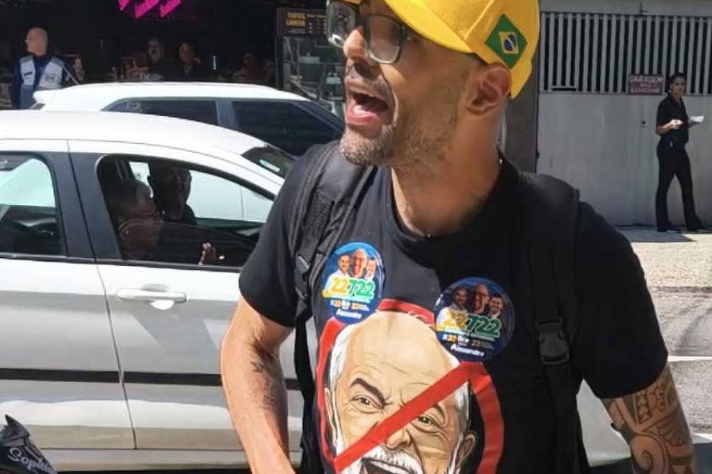 Deputado Alexandre Knoploch ameaça militantes do PSOL com arma no Rio de Janeiro