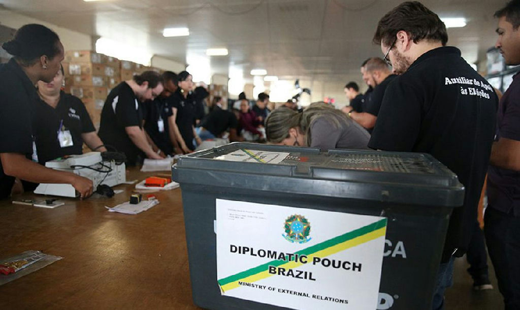 Eleições 2026: quase 1 milhão de brasileiros votam no exterior