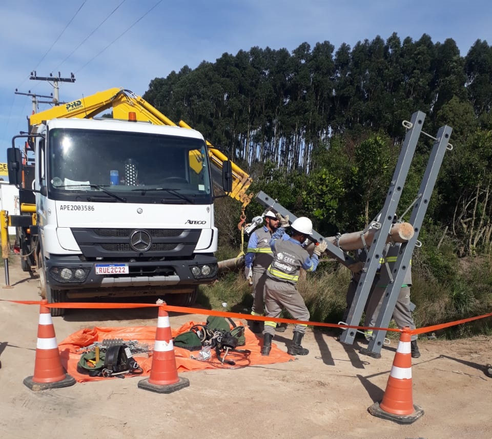 Equipes da CEEE Equatorial enfrentam hostilidades e ameaças durante reparos pós-temporais