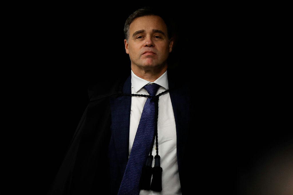 Especialistas apontam excessos em decisão de Mendonça que afasta diretor da PF
