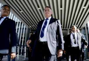Estudo aponta que ausência de base parlamentar de Bolsonaro impediu ruptura democrática