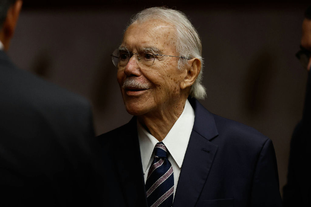 Ex-presidente José Sarney é internado em São Paulo para tratamento de pneumonia